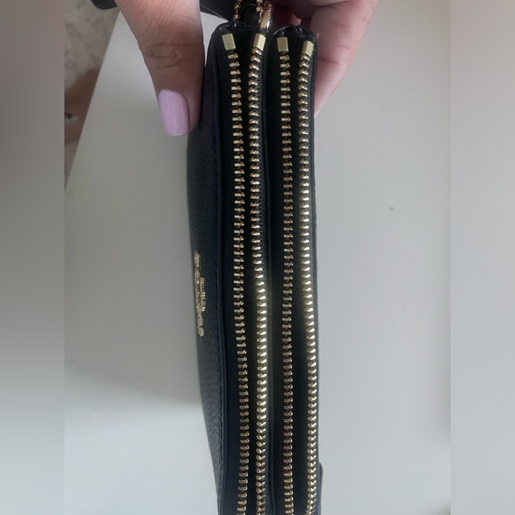 Coach Wristlet - barely used - Picture 4 of 4